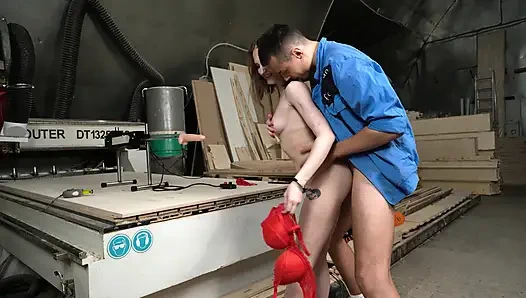 Kenikmatan pabrik: dobel penetasi pakai fuckmachine