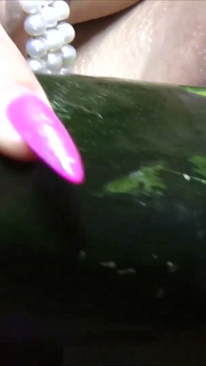 Blonde Milf zerstoert Ihre Muschi | Clip 2