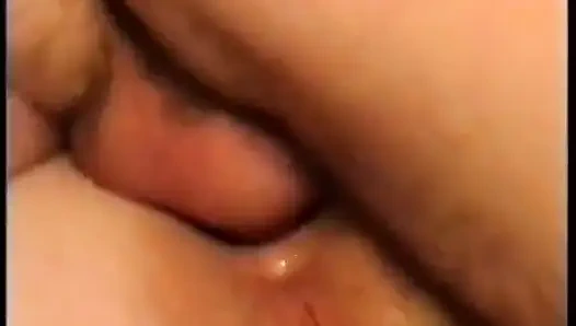 Dövmeli azgın bir esmerin oyuncu seçmeleri çifte sikiliyor