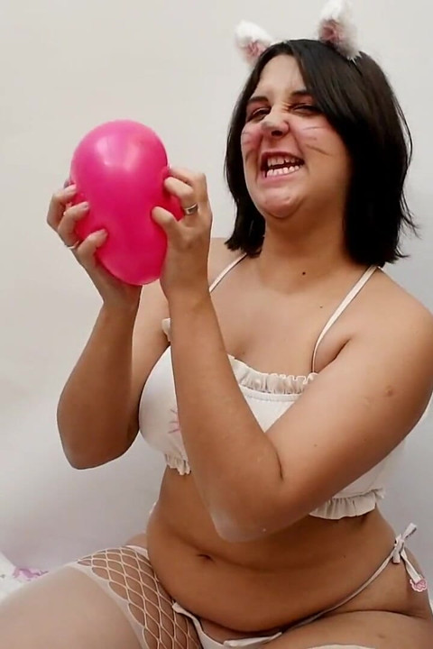 Kitty kat kaut bubblegum, während du sie fingerst - bunny Looner