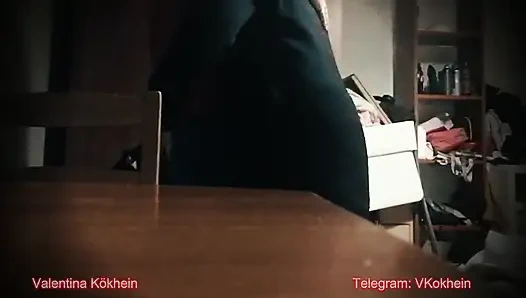 Реальность покорной жены: Частный смех и шлепанье члена. в неписаных членах.