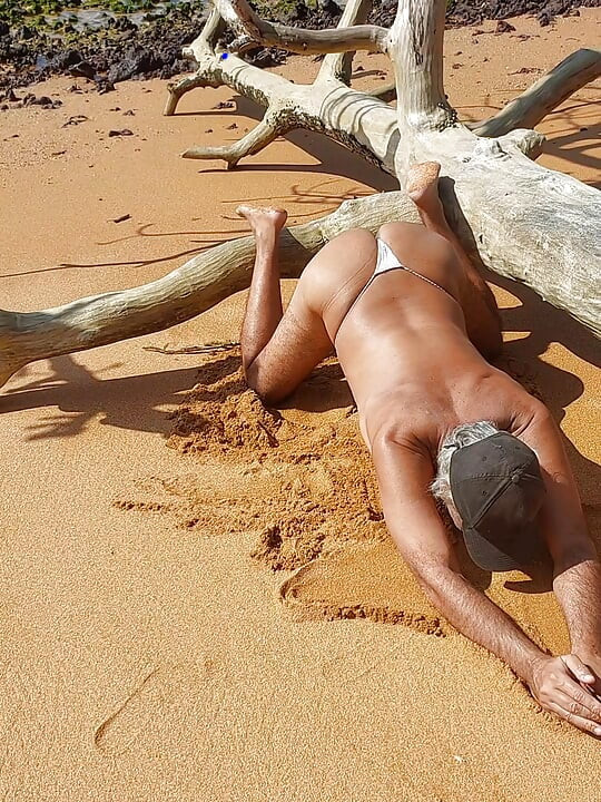 Ladysilva crossdresser in panties on the beach