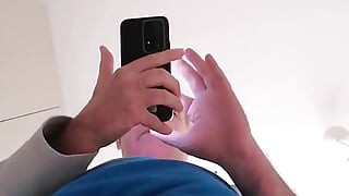 你听到我手在我坚硬肿胀的阴茎上手淫的声音