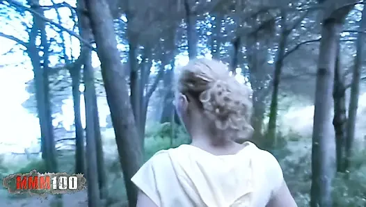 Starla-candy schöne französische blonde starla candy pinkelt im wald Dann lutscht Terrys schwanz