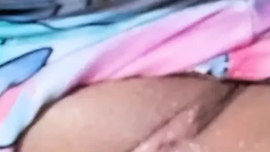 India menyentuh memek sampai muncrat
