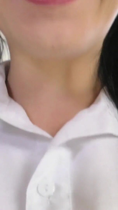 Curiosa colegiala con coletas aprendió cosas nuevas | Clip 1