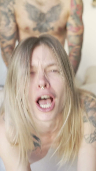 Lille blondine ØDELAGT af hård pik | Klip 2