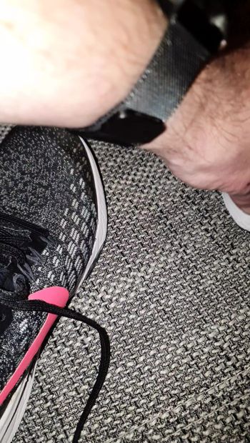 Corrida rápida en sus zapatillas nike para correr