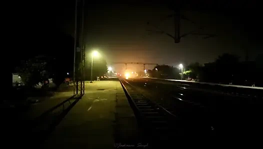 Pati ke bahar jane ke baad Bhabhi ne naya brah lene ke bahane ghar me bula kar kiya sex