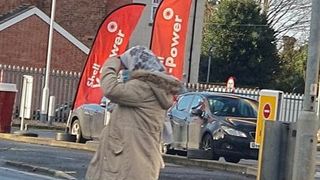 Une musulmane fait l'amour à la gare routière avec son mari