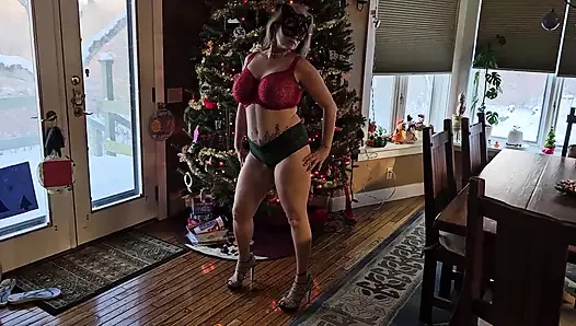 Mommy Housewife HUGE Tits and Big Ass at Christmas ONLY FANS Mature MILF