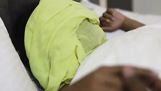 Adik tiriku ngentot aku di rumah - silakan berlangganan!  Pyaasi Hema