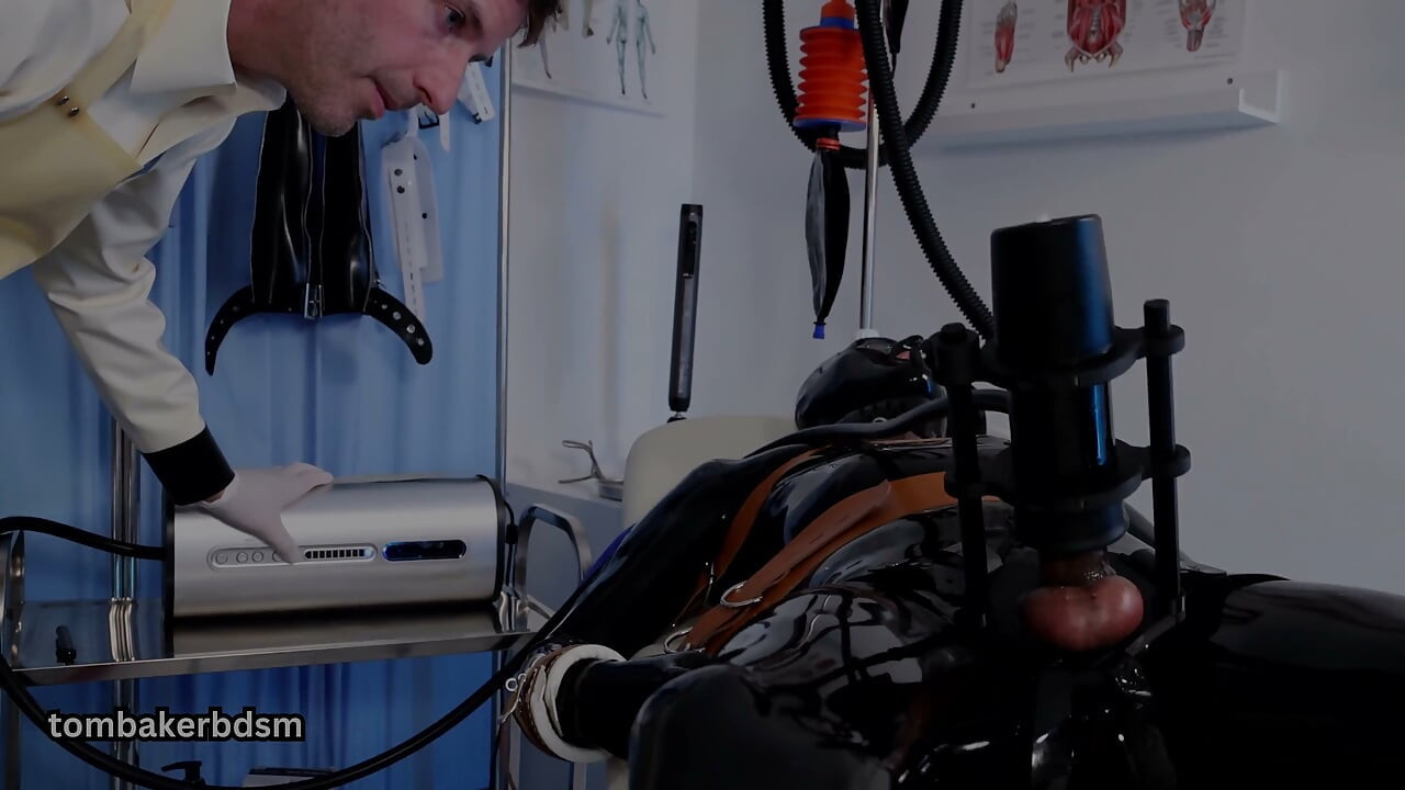 Testing the Gimp in the Rubber Clinic Pt 3