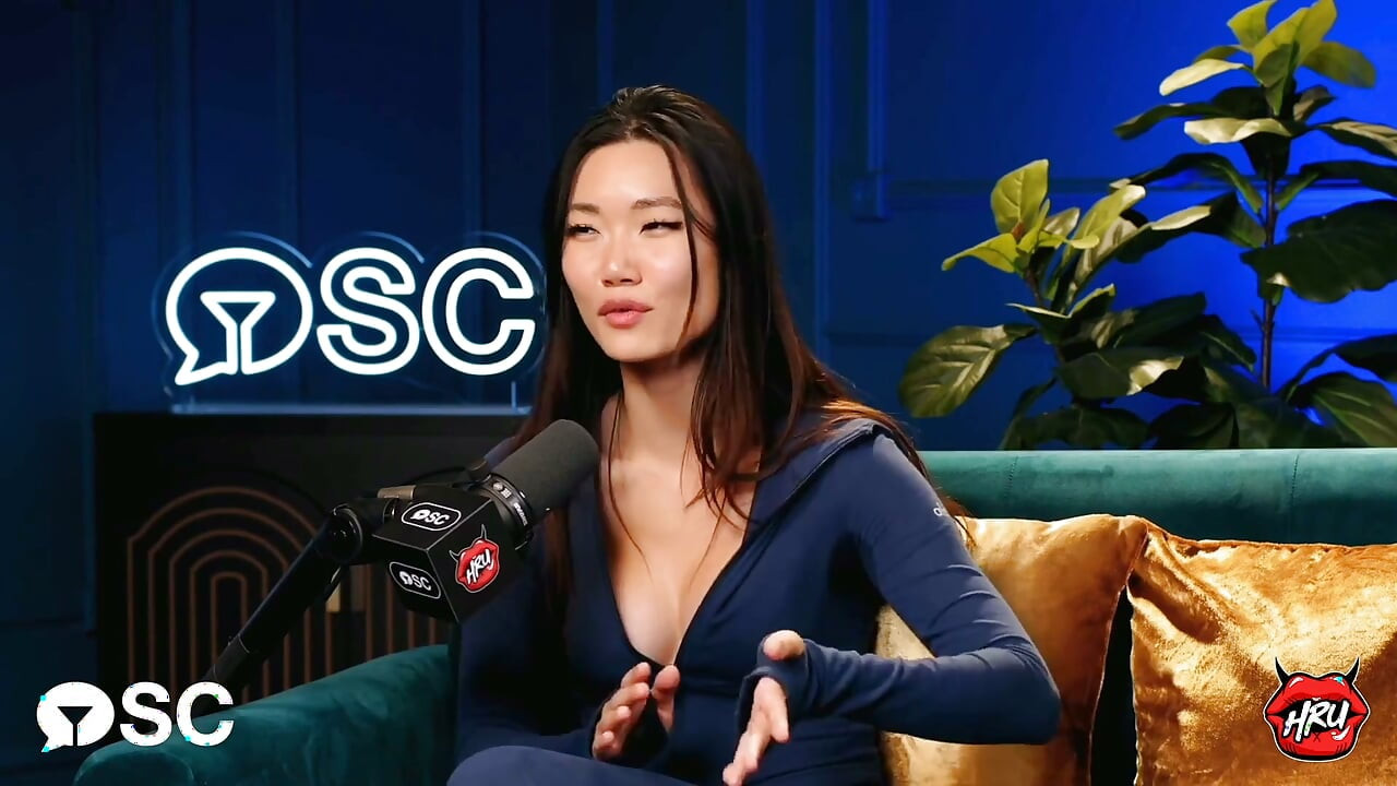 De l’étudiante hétéro à la reine anale Lucy Mochi, chevauchage sauvage