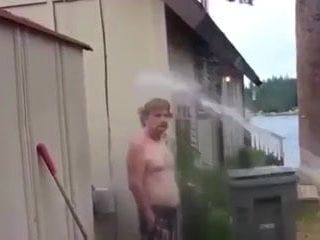Sexy babe śmieszne tryska prysznic