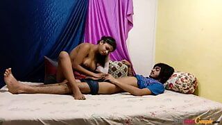 Hermosa adolescente india sarika follada después de la ducha - mira en audio hindi completo en estilo desi