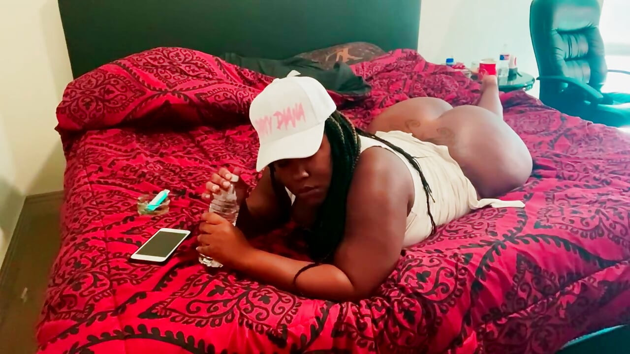 Грязная Диана накачана, и она выглядит сексуально