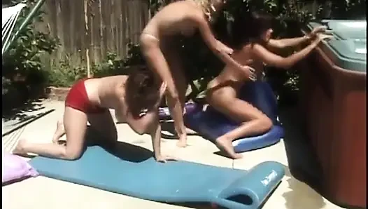 Horny slut gets her cunt eaten by her girlfriend