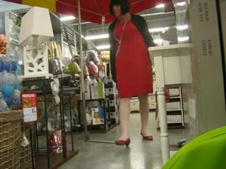 Transvestit im Supermarkt