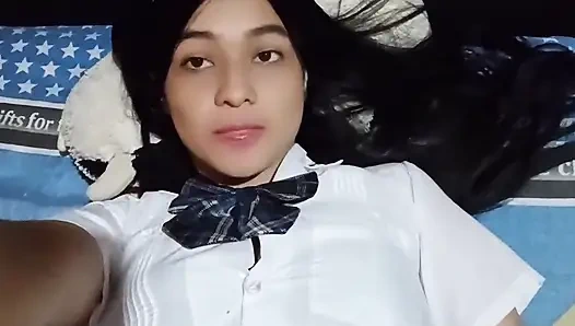 Я мастурбирует с моей вкусной игрушкой (в настоящем домашнем видео)