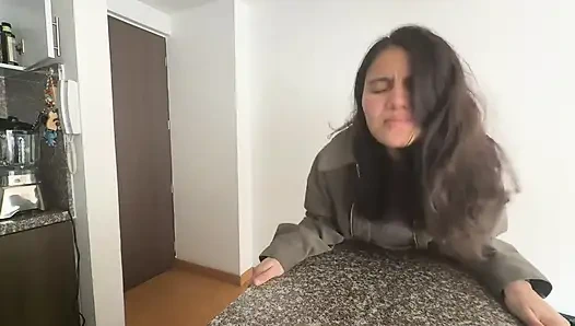 Лесбиянка доминирует надо мной перед работой