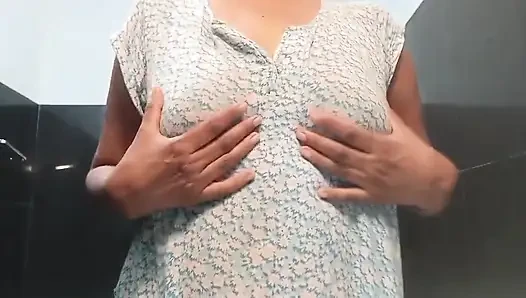 Sri-lankische frau verführt ihren partner per videoanruf bis zum orgasmus, nur liebe mit großen möpsen und nasser muschi