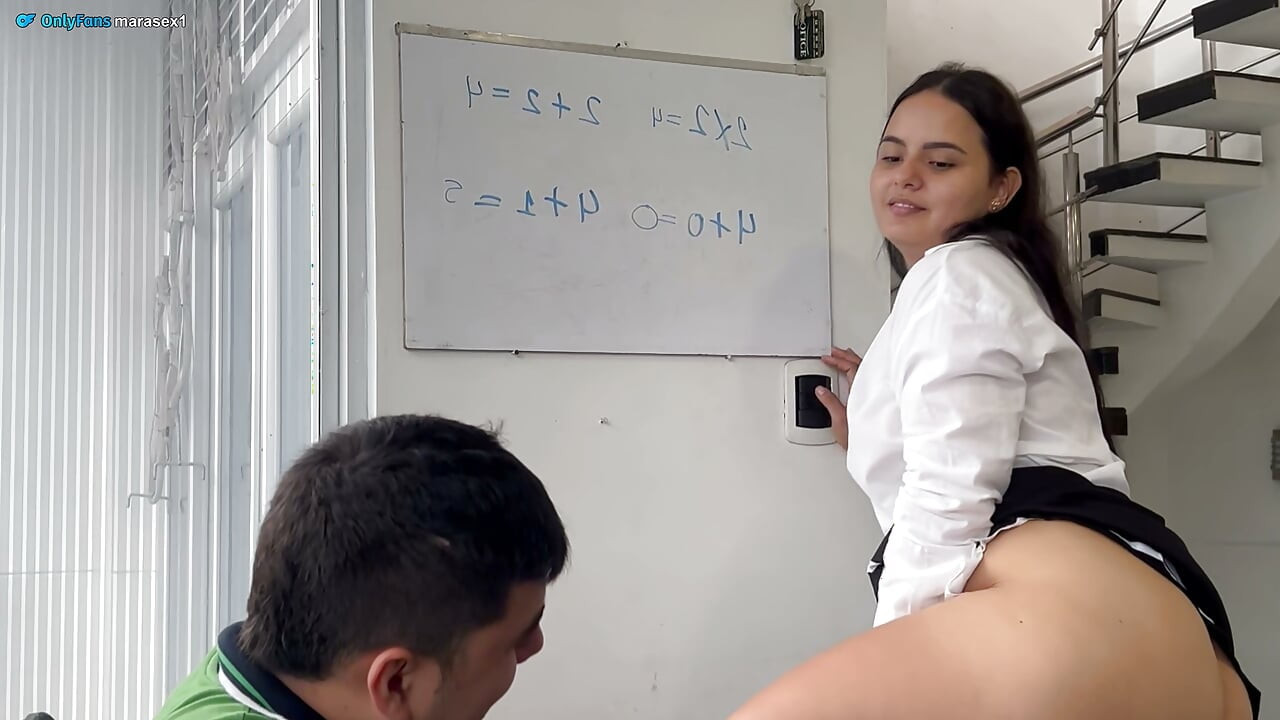 Alumno Se Coge a Sumaestra En El Salon! Anecdota? Me Cogi a Mi Maestra Mara!