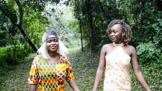 Ébano fiesta lesbianas adolescentes en festival de música africana follando después de increíble rave al aire libre