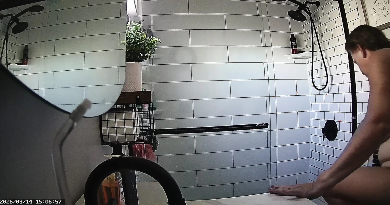 Joanne Tanner夫人是一名真正的公立学校教师在淋浴间被抓 2026-14-03