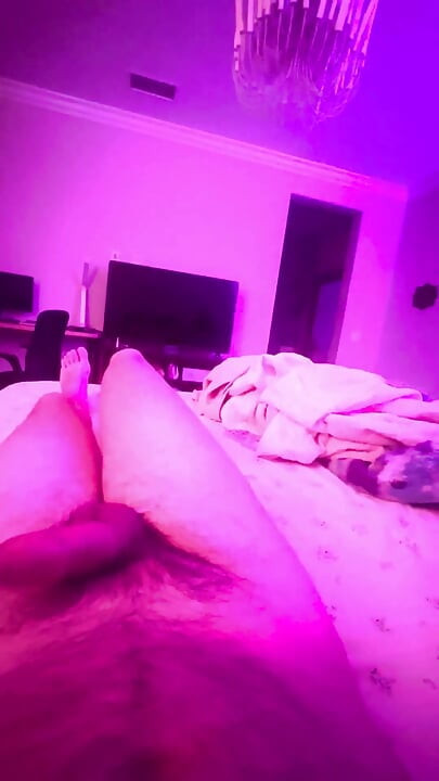 Čínská striptérka jezdí na mňamce Jimmym reverzní cowgirl styl, dokud se nevystříká do její volné kundičky