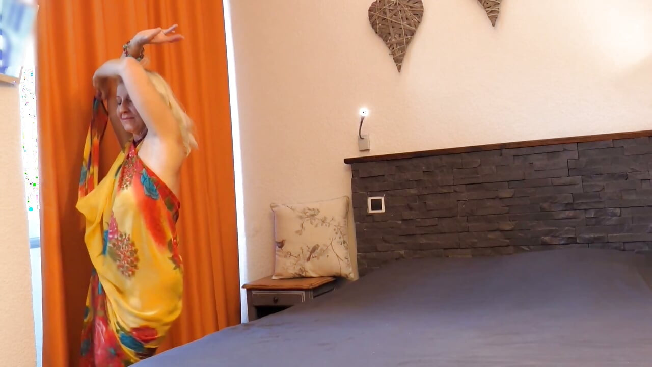 Amateur Blonde Mature Wife Enjoys Dancing and Sex
