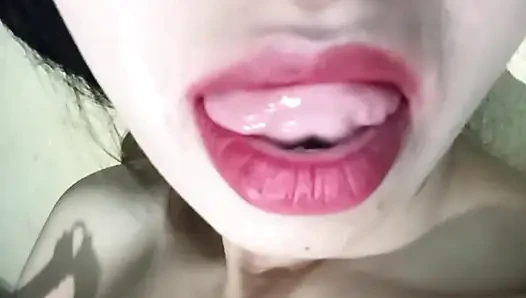 Meine frau zeigt ihre muschi vor der cam-show Mavin