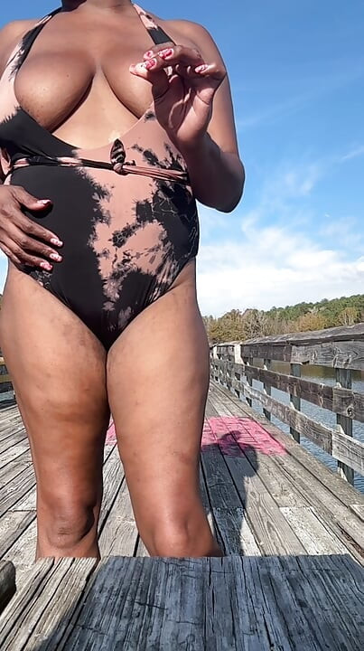 ΏΡΙΜΗ ΜΑΎΡΗ GIANTESS ΚΆΘΕΤΑΙ ΣΤΟ SUB ΈΞΩ