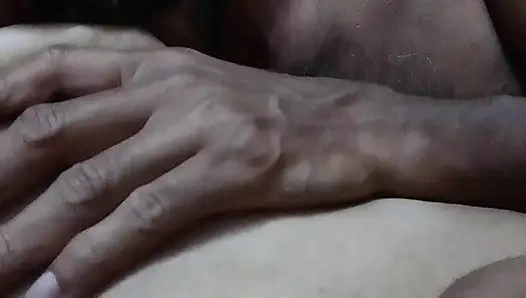 Köylü kızın memeleri kocasını emiyor