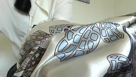 Yeni saten eşarbım boşalma isteği uyandırıyor ve zayıflıyor, eşarp 31 talimatı, Lady Victoria Valente