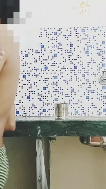 Uzbudljiv trenutak iz "Kuhinjskog seks videa XXX videa u tihom načinu rada| Desi seks video|Indijski videi"