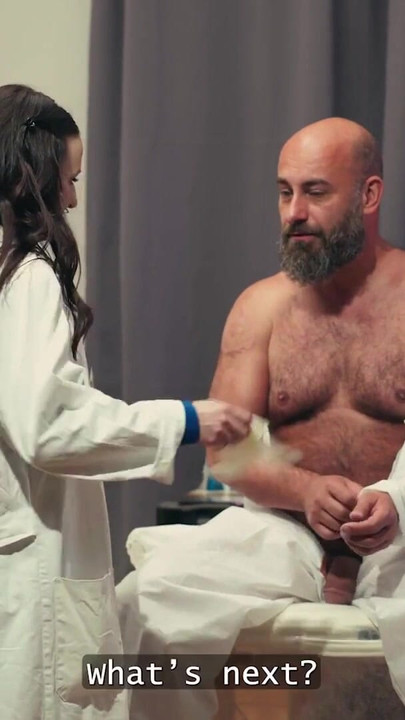 DADDY4K. ممرضة منحرفة تخون مباشرة في عيادة الطبيب | مقطع 1