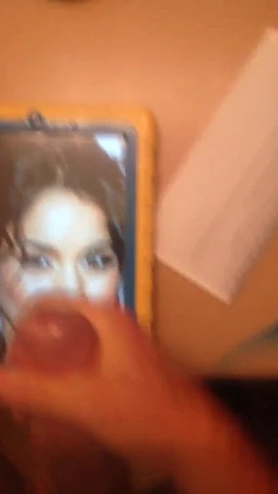 Vanessa hudgens gets me off