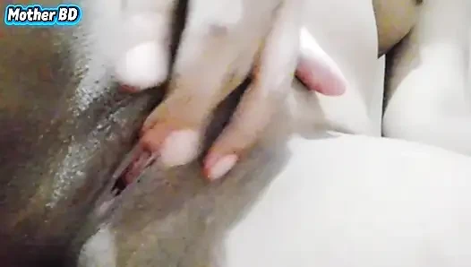 Video call priya -mu insana sarker lagi asik muasin memekmu sendirian di kamar