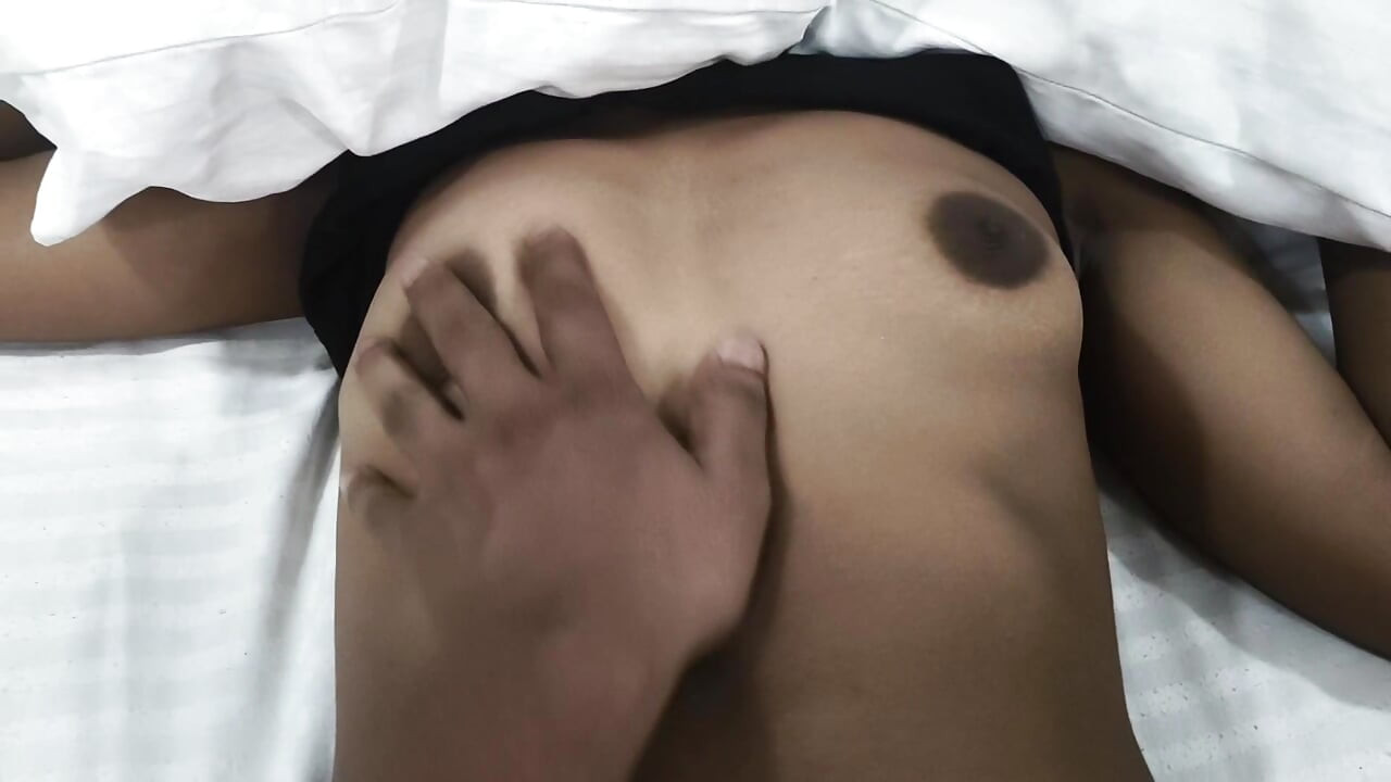 Bhabhi chut me moti ungli dali