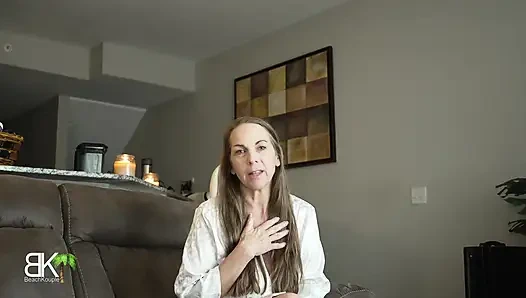 Anne ve üvey oğlu kanepeyi paylaşıyor! Aitsf230407