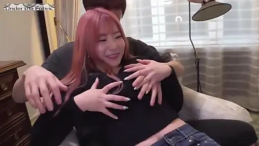 Solgun büyük memeli stilist, akşam boyunca artan tutkuları derinleşirken sıcak nazik yakınlığı paylaşıyor - 1