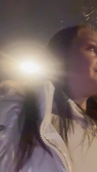 화장실에서 휴식 시간에 사정하는 케어 보좌관