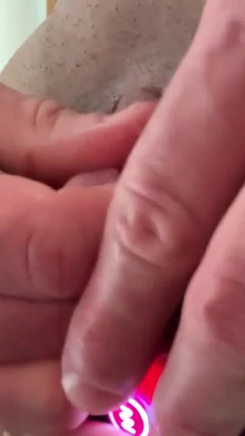 私は一日の始まりにトランス男性のペニスをマスターベーションし、トランスの膣を突くことから始めました | クリップ 1