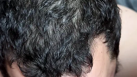 Вылизывает подругу