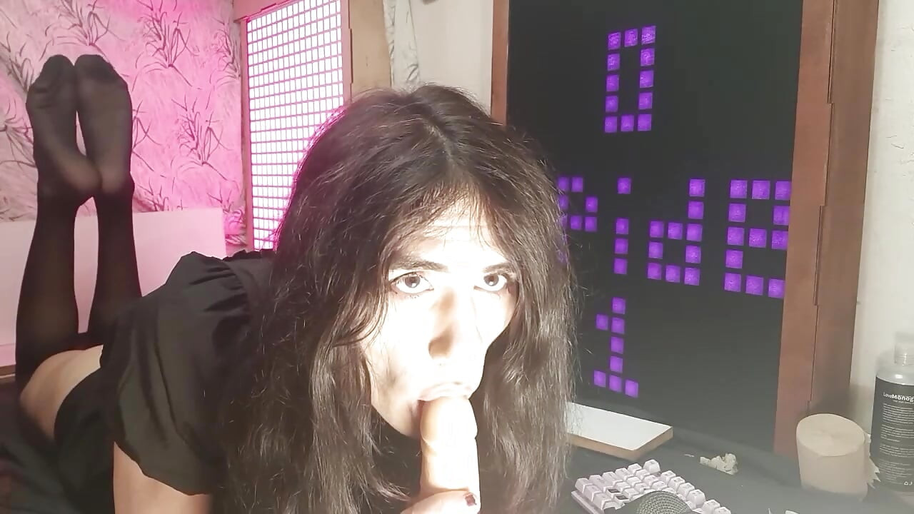 Lolipopu gibi sikini yalıyor