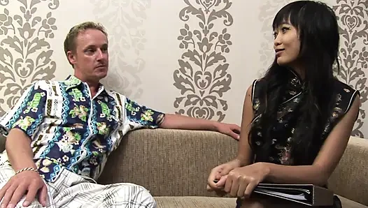 Моя красивая китайская жена заставит тебя кончить