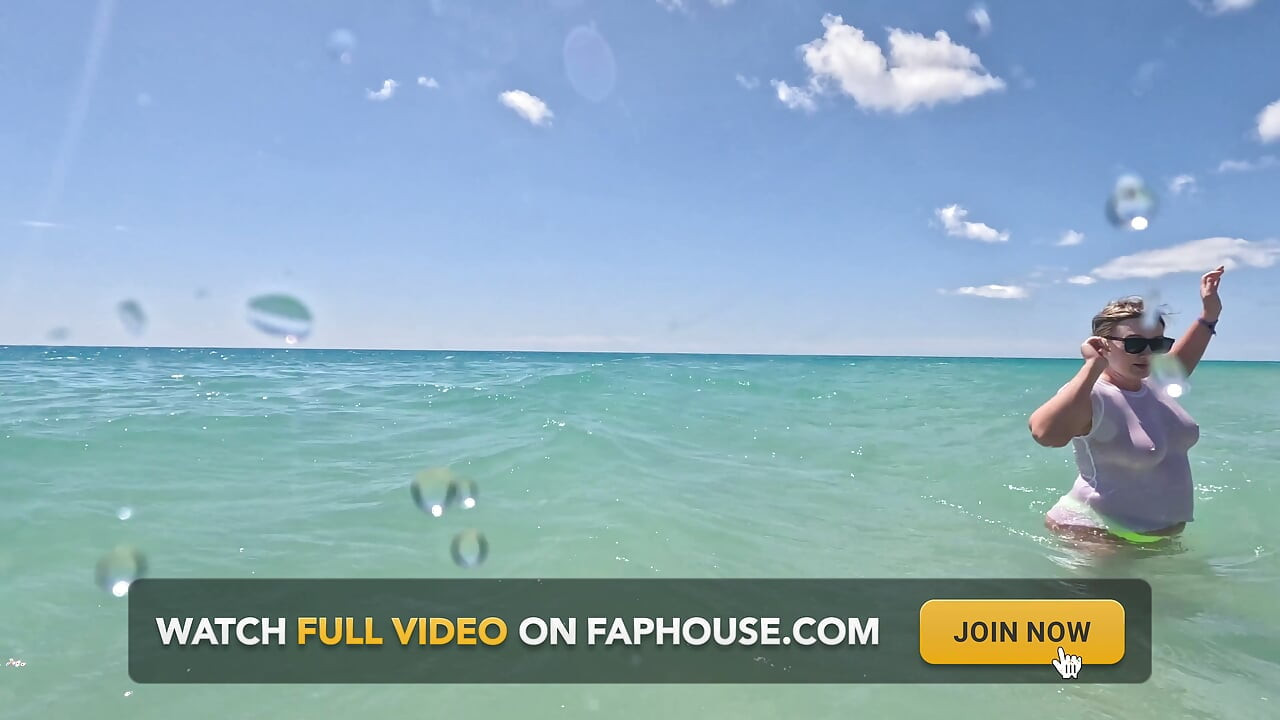 Wet White T-shirt Swimming Underwater