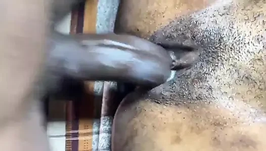 Nachdem ich ihre muschi gelutscht habe, knall ich sie so gut