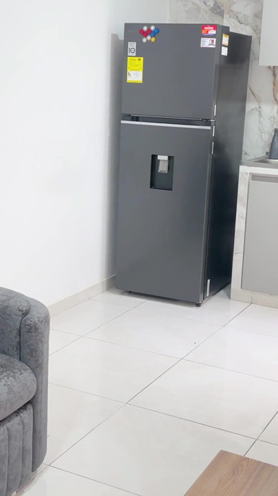 Βλέποντας τον μικρό μου καλύτερο φίλο να αυνανίζεται με έκανε τόσο καυλιάρης που καβάλησα άγρια τον πλούσιο πούτσο του. | Κλιπ 1